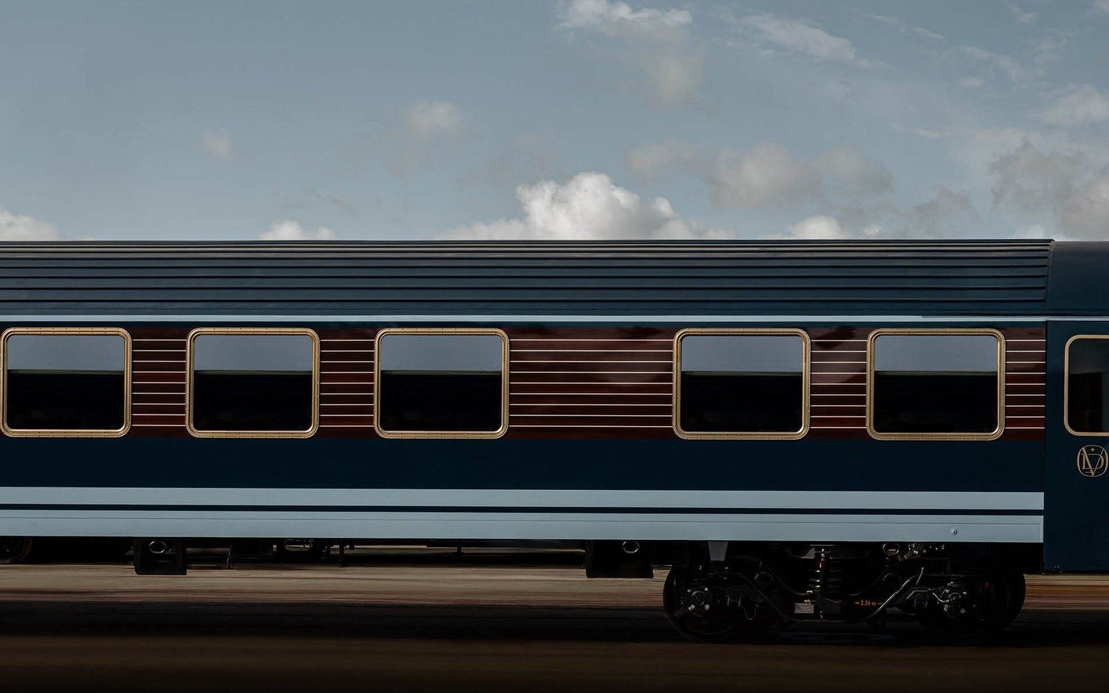 La Dolce Vita Orient Express carriage in dark blue livery with gold trim